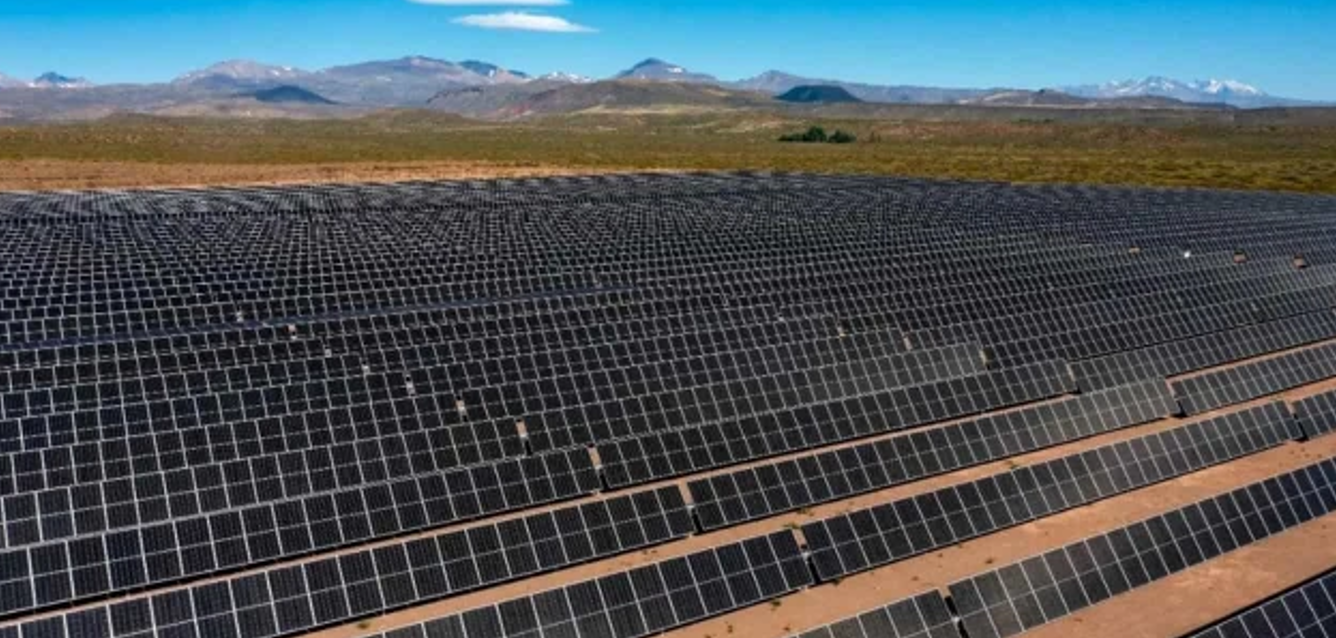 Parque solar híbrido con almacenamiento en baterías de litio en San Juan
